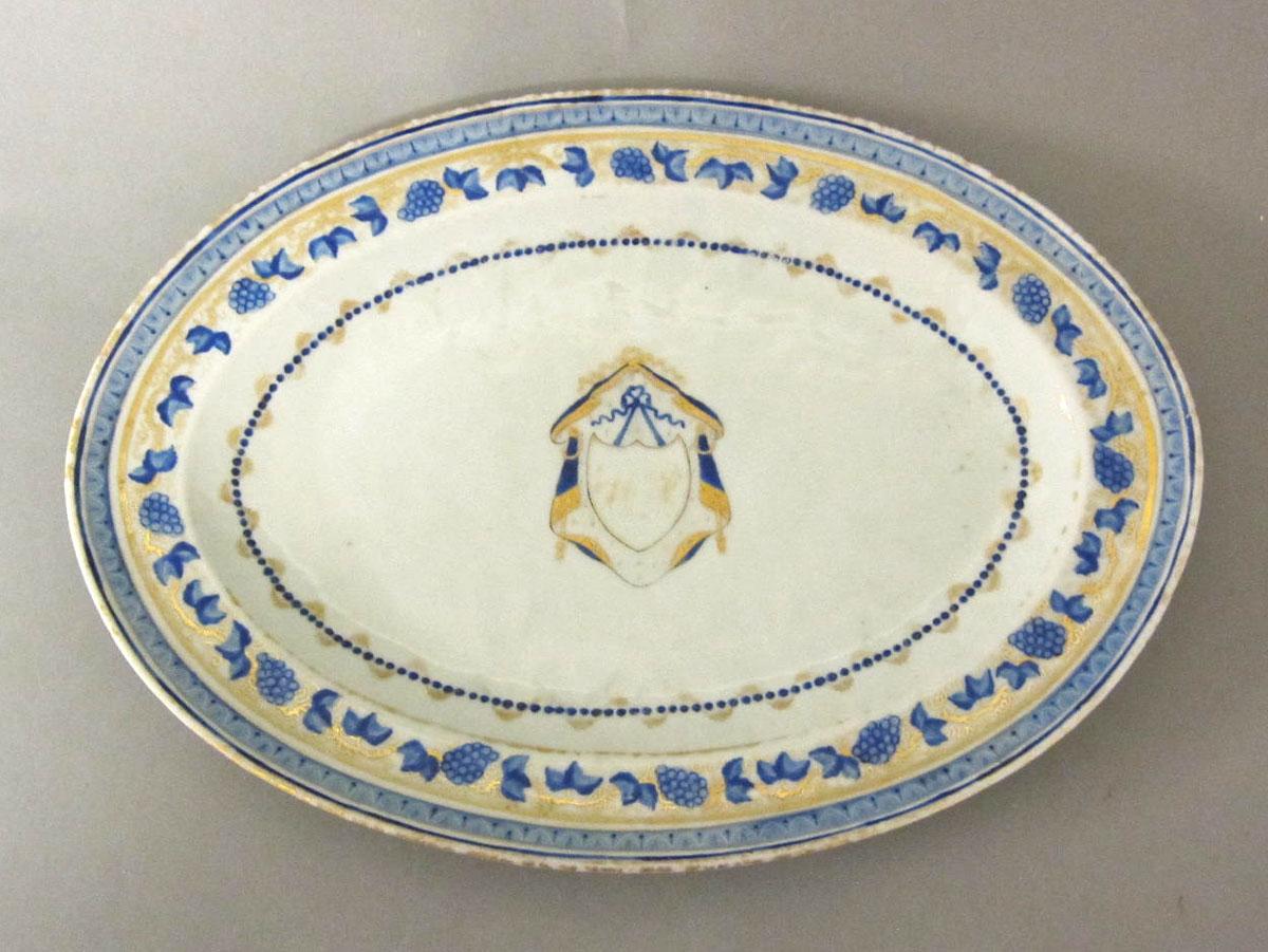 1966.1100.002 Porcelain platter