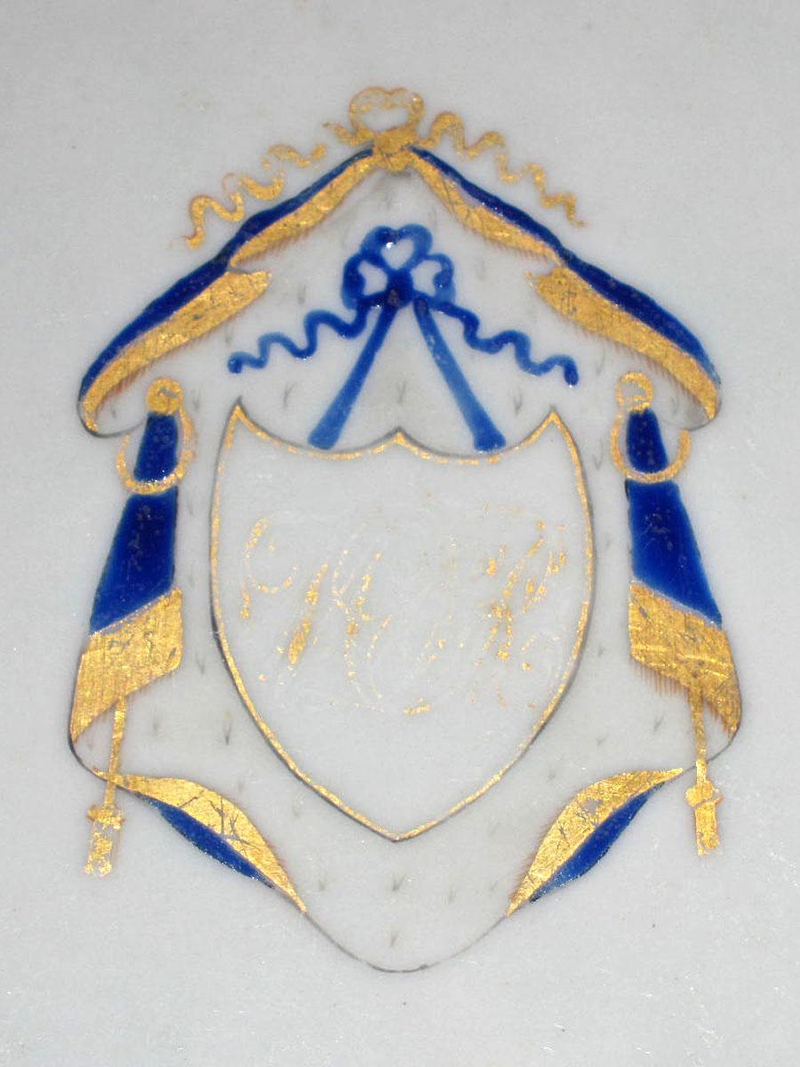 1966.1100.002 Porcelain platter detail