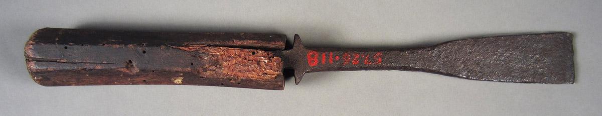 1957.0026.118 Paring chisel, overall side 2