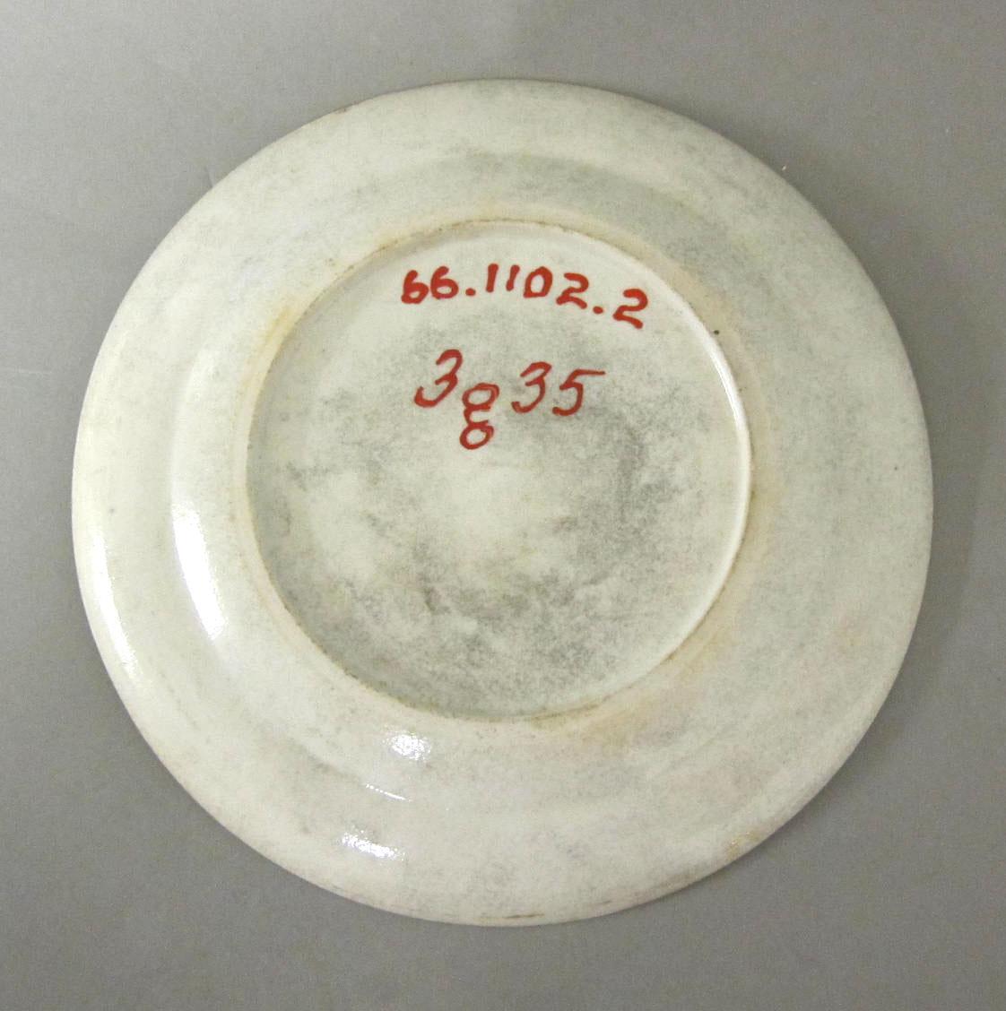 1966.1102.002 Porcelain plate underside