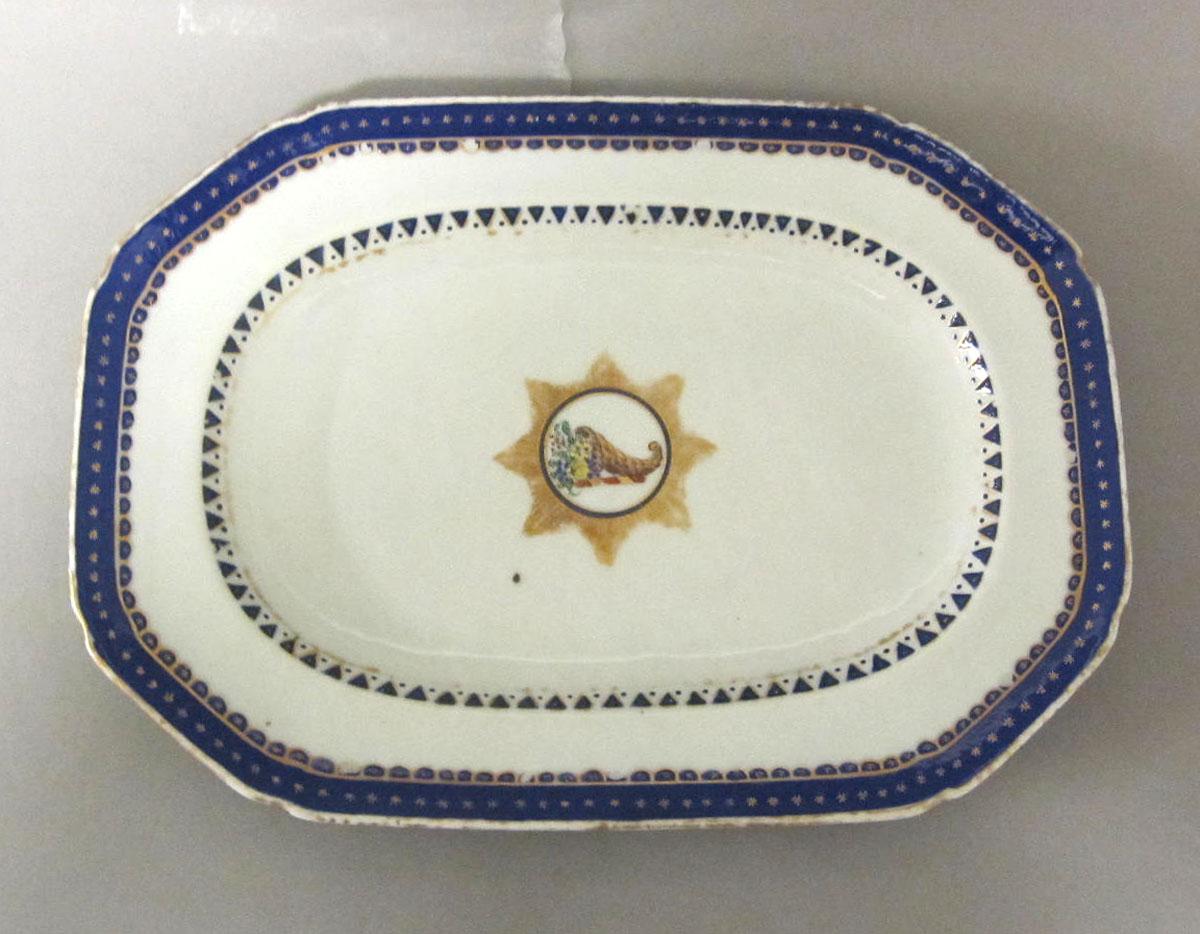 1966.1103.001 Porcelain platter