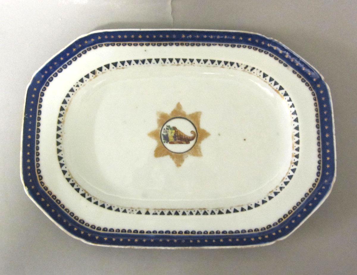 1966.1103.002 Porcelain platter