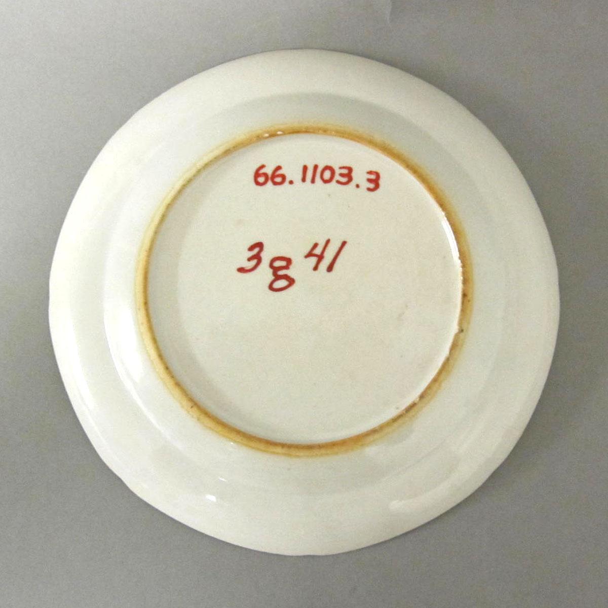 1966.1103.003 Porcelain plate underside