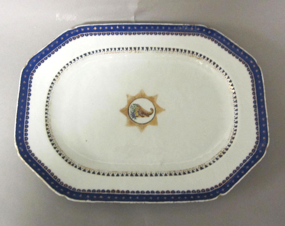 1966.1103.005 Porcelain platter
