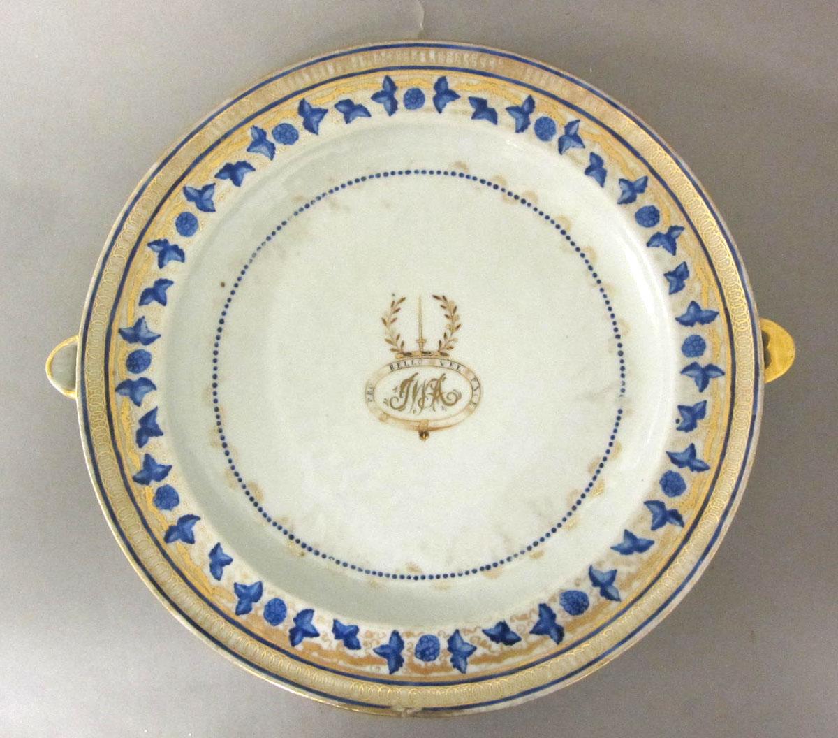 1966.1104.001 Porcelain hot water plate