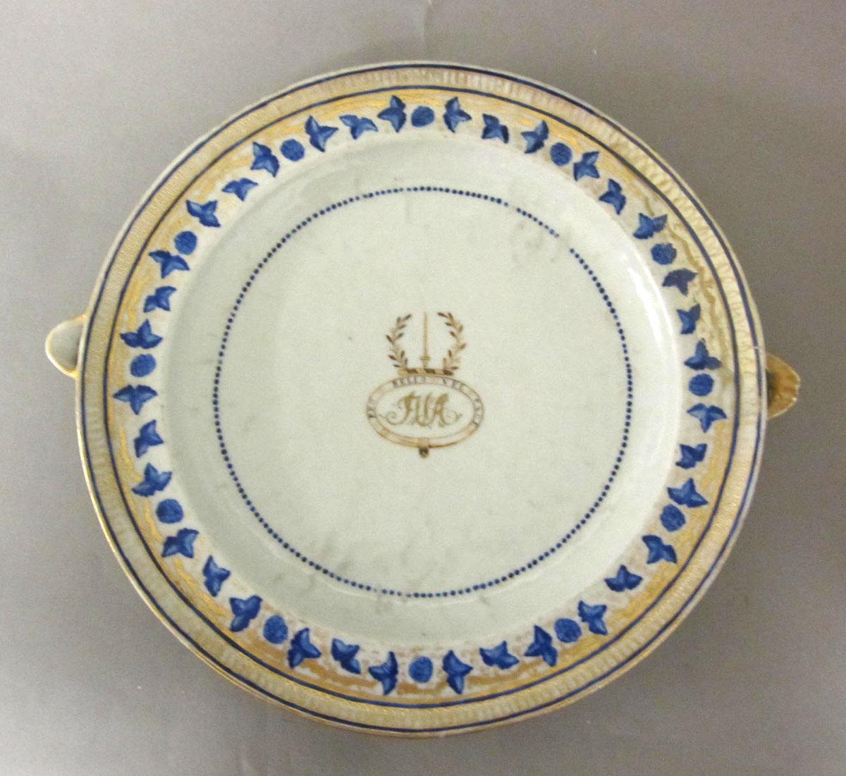 1966.1104.002 Porcelain hot water plate