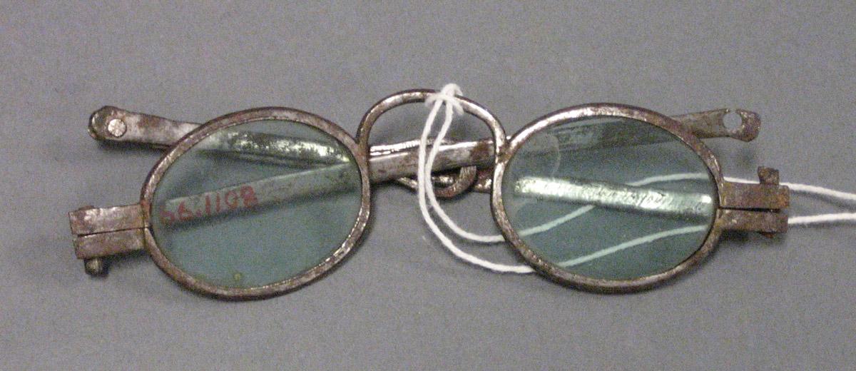 1966.1108 Spectacles
