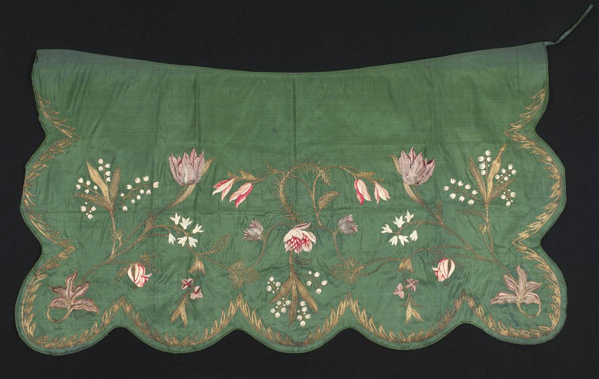 1966.1125 Apron