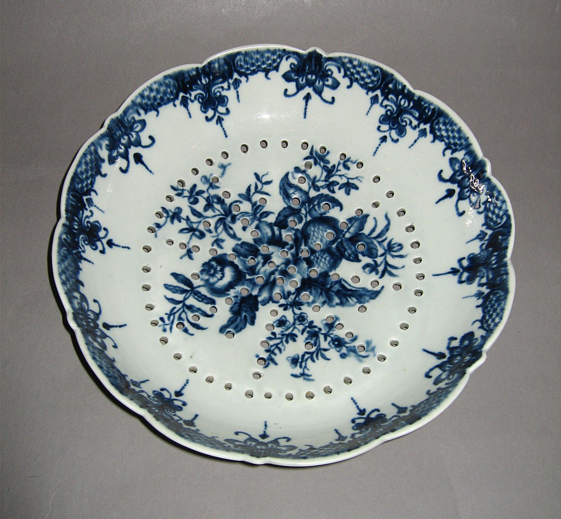 1966.1135 Strawberry dish