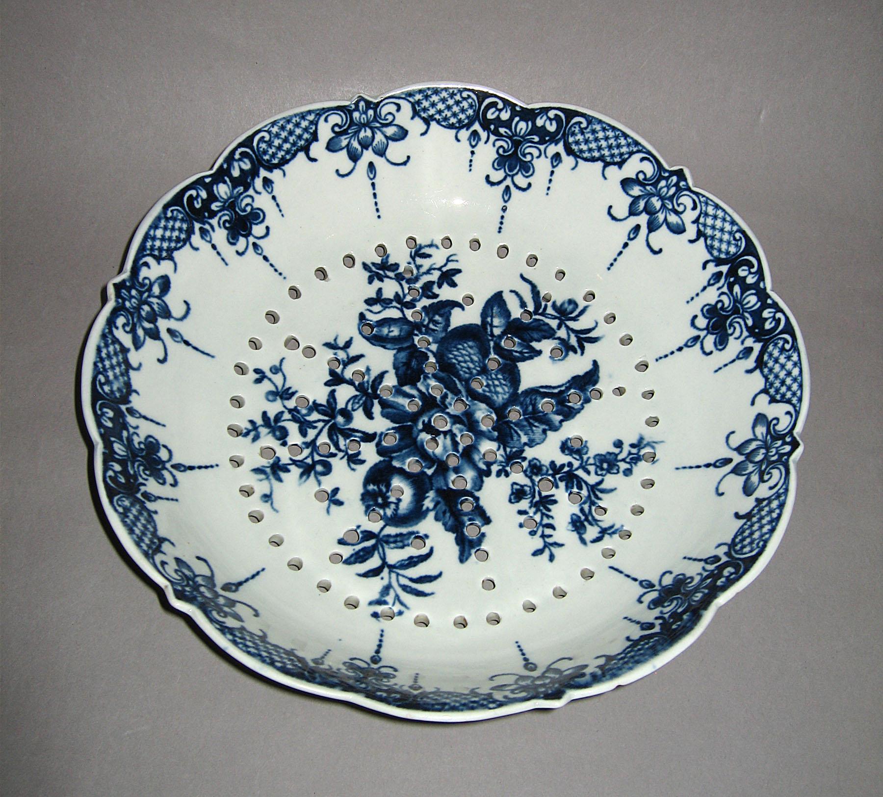 1966.1136 Strawberry dish