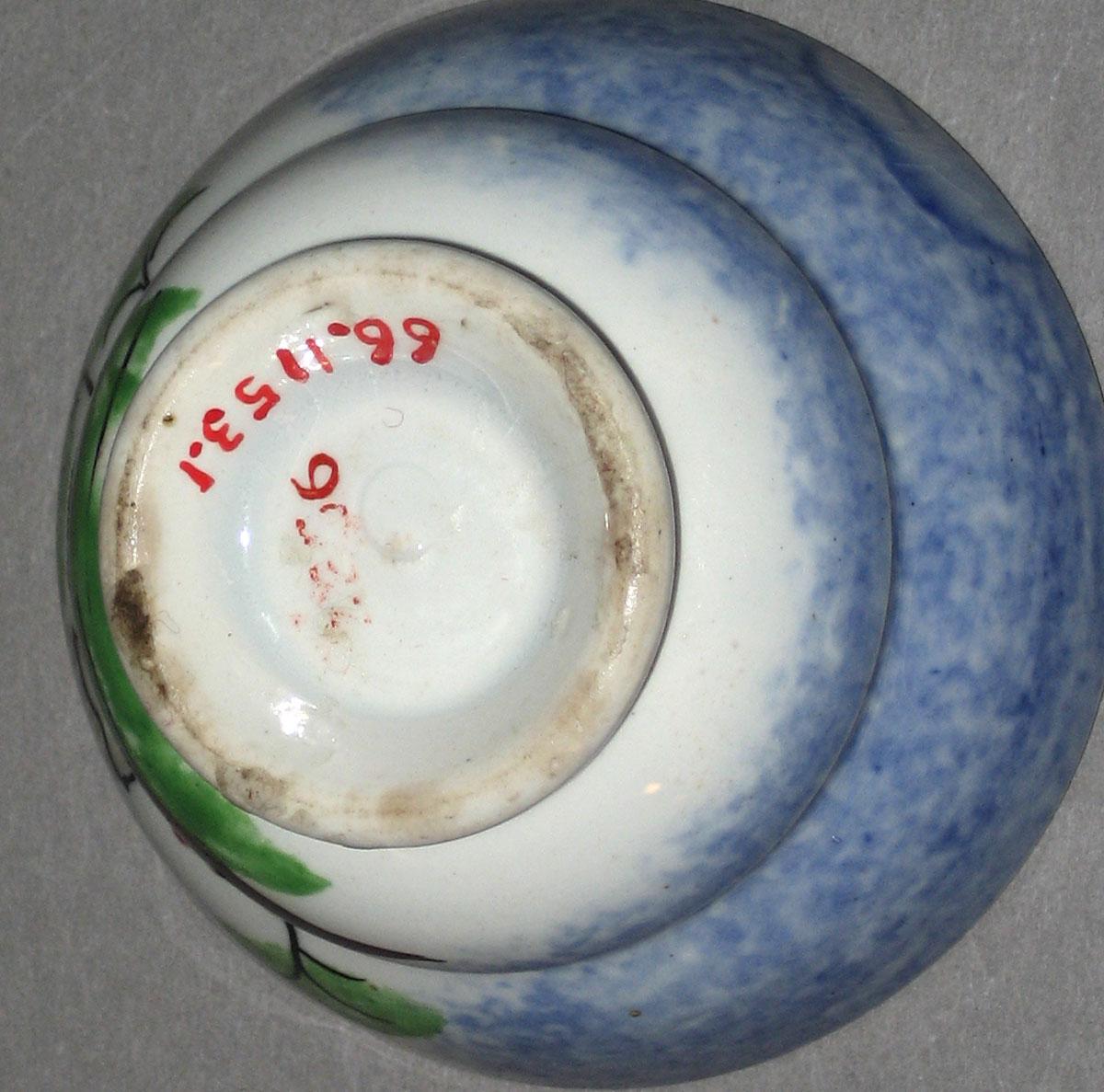 1966.1153.001 Fort or castle pattern blue spatterware teabowl (underside)