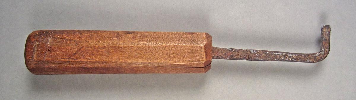 1957.0026.128, Lath tool, side 2