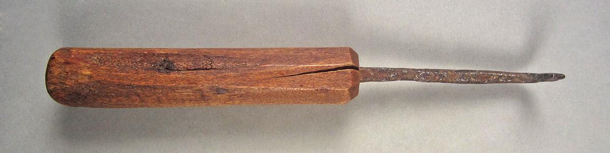 1957.0026.128, Lath tool, side 3