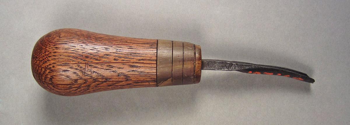 1957.0026.129, Carving gouge, side 2