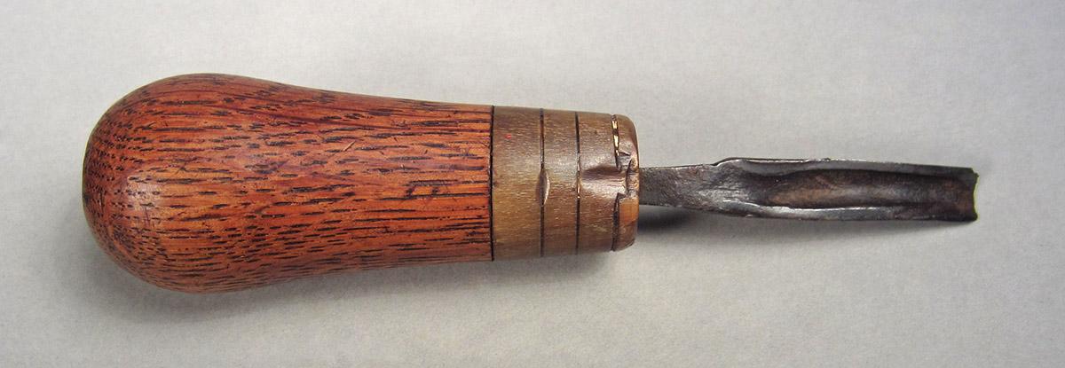 1957.0026.129, Carving gouge, side 3