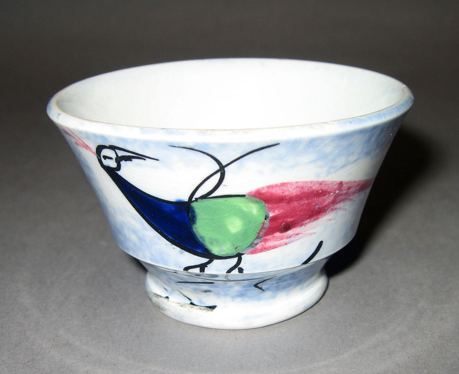 1966.1162 A Peafowl pattern spatter teabowl