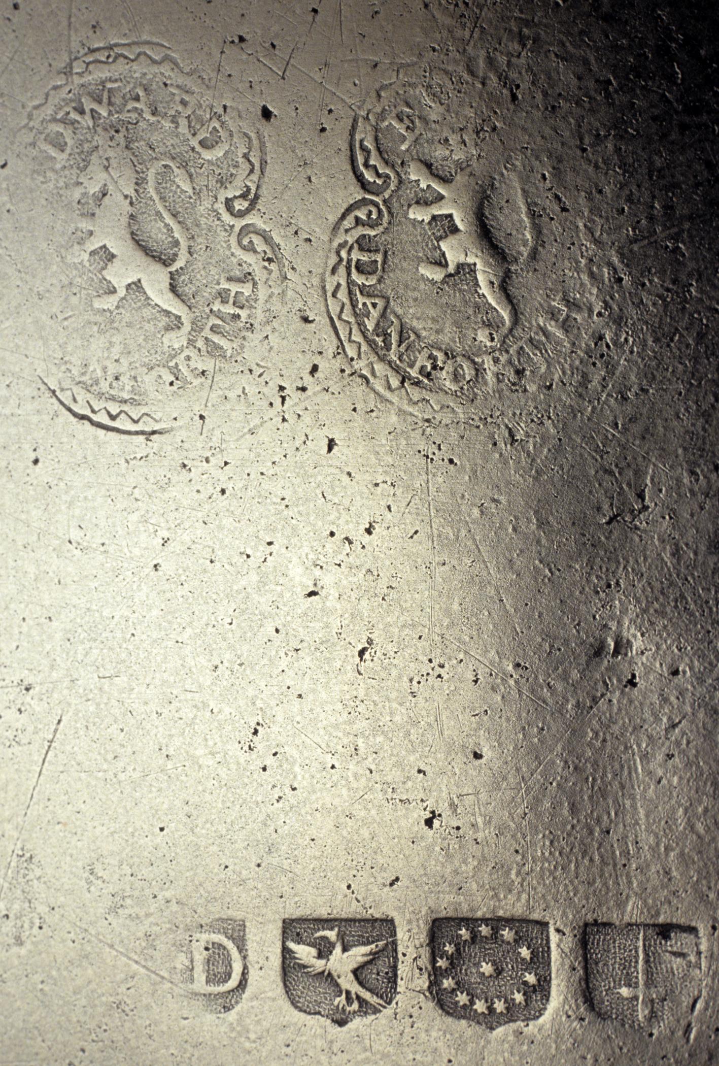 1966.1180 Pewter dish (marks)