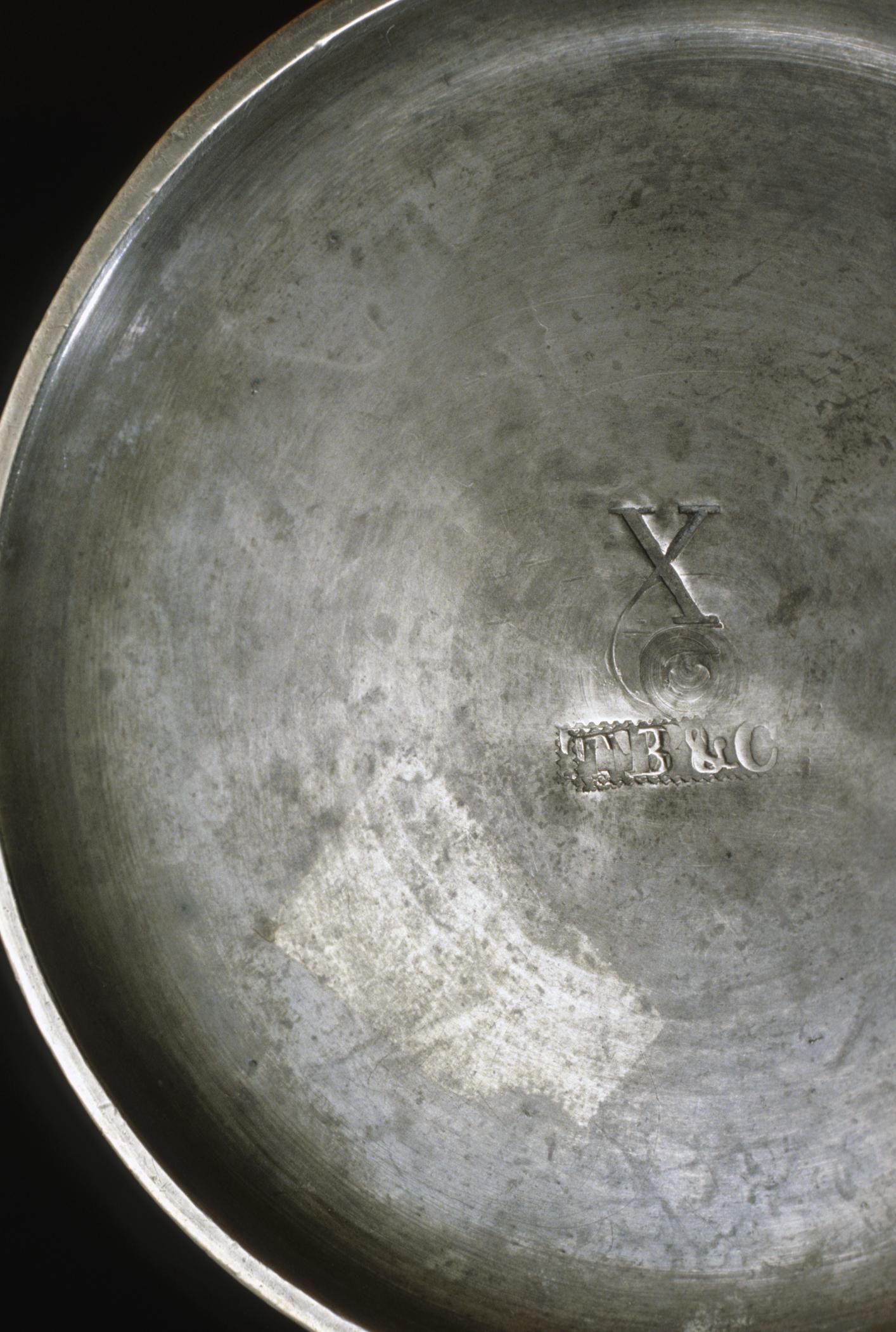 1966.1186.001 Pewter beaker (marks)