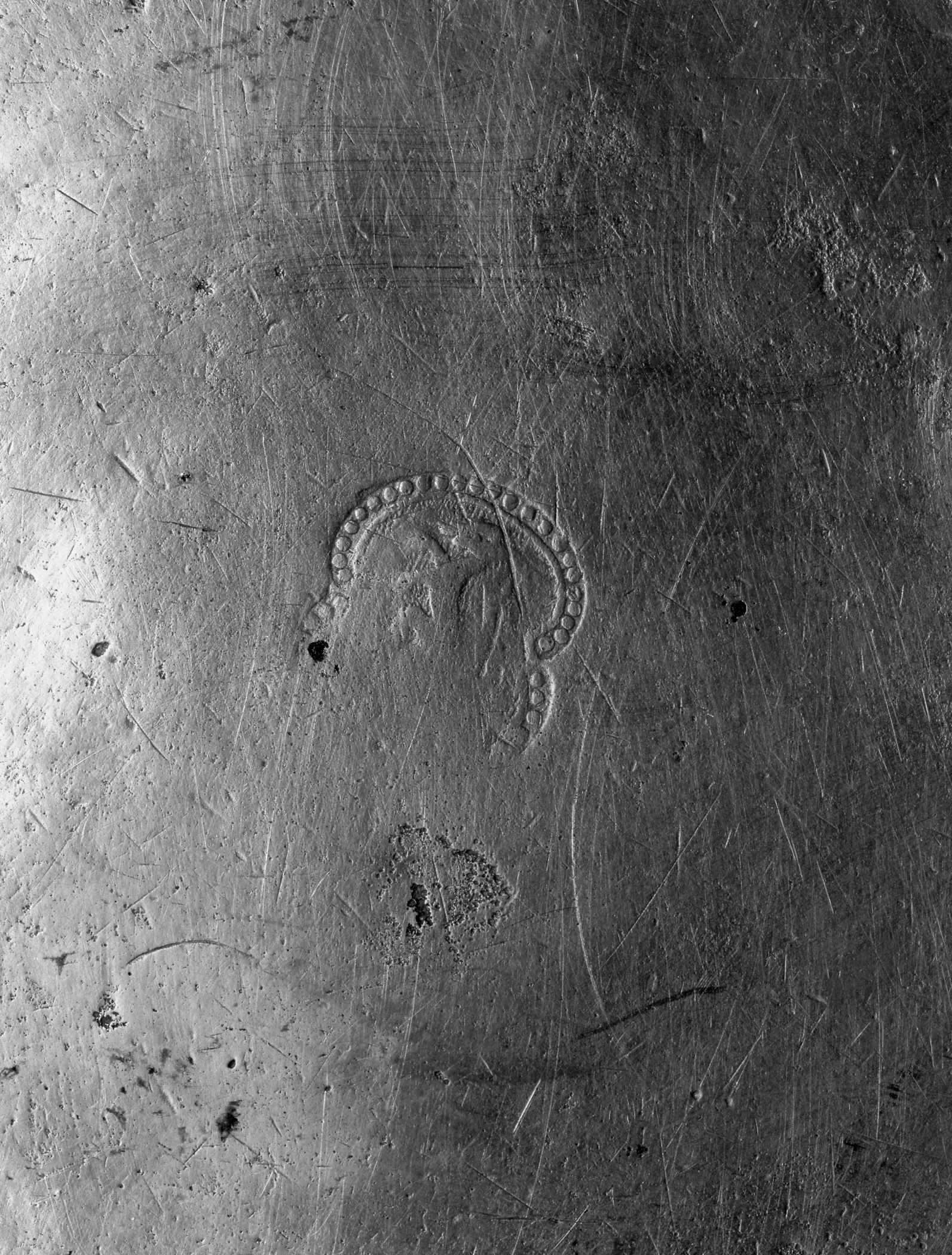 1966.1187 Pewter basin (mark)