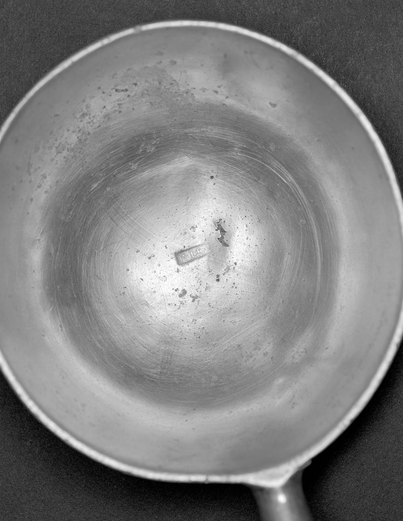 1966.1189 Pewter ladle (mark)