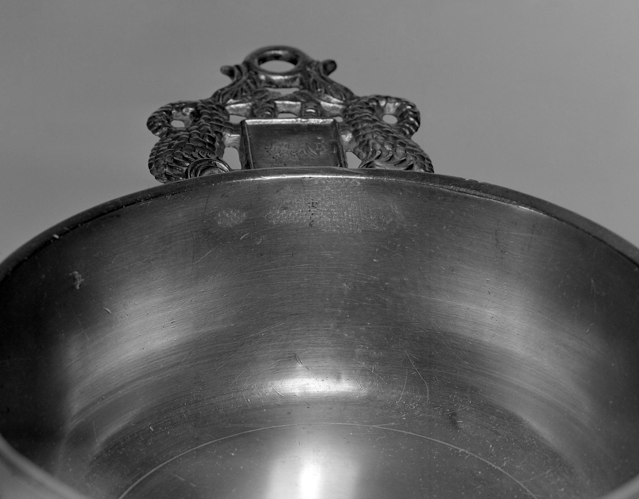 1966.1191 Pewter porringer (detail 1)
