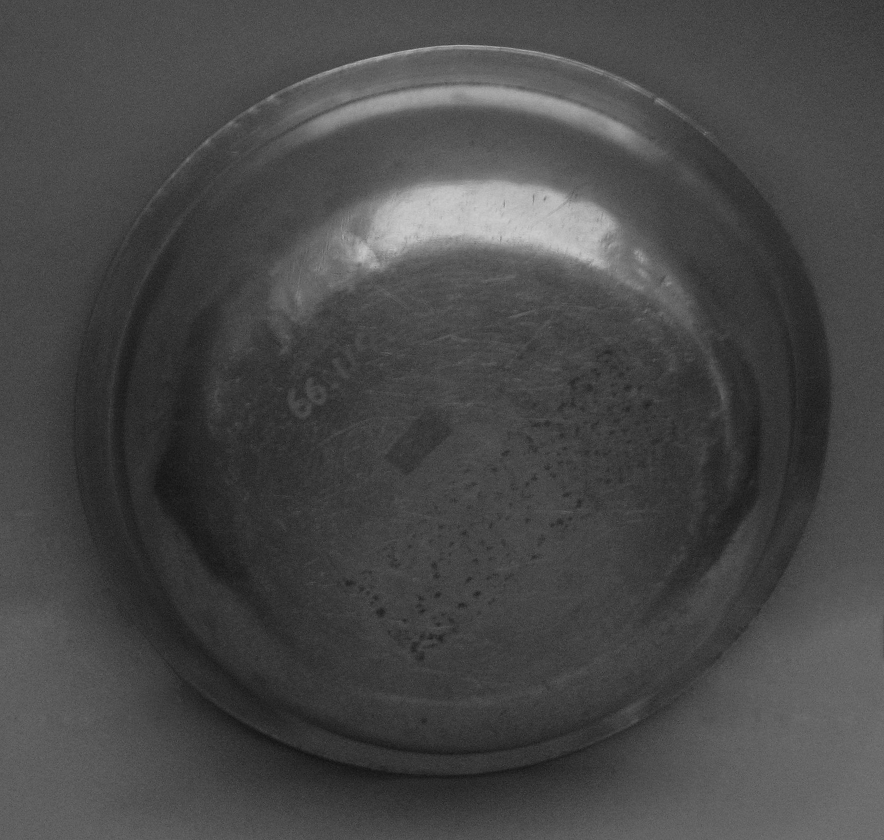 1966.1192 Pewter basin (underside)