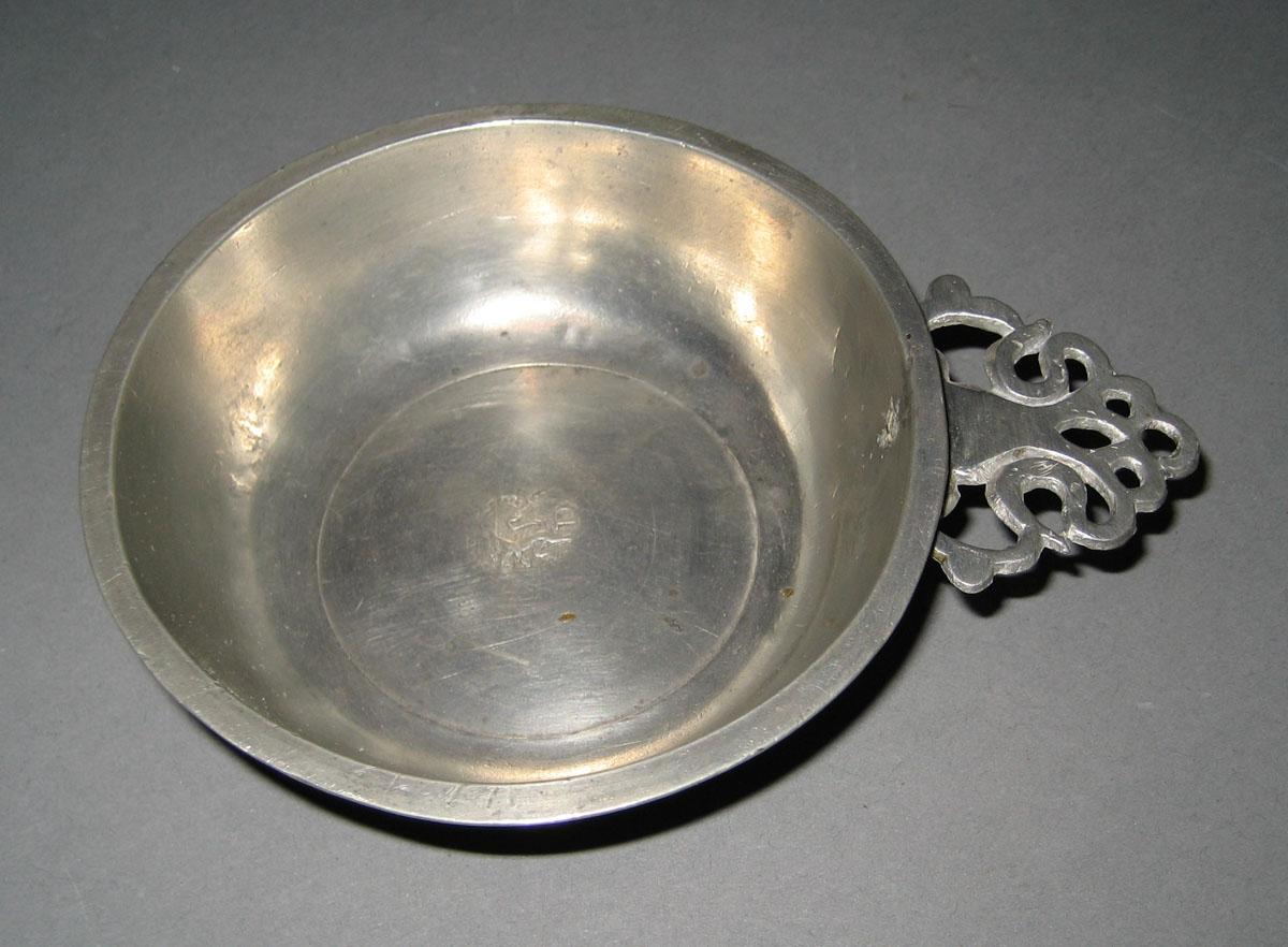 1966.1211 Porringer