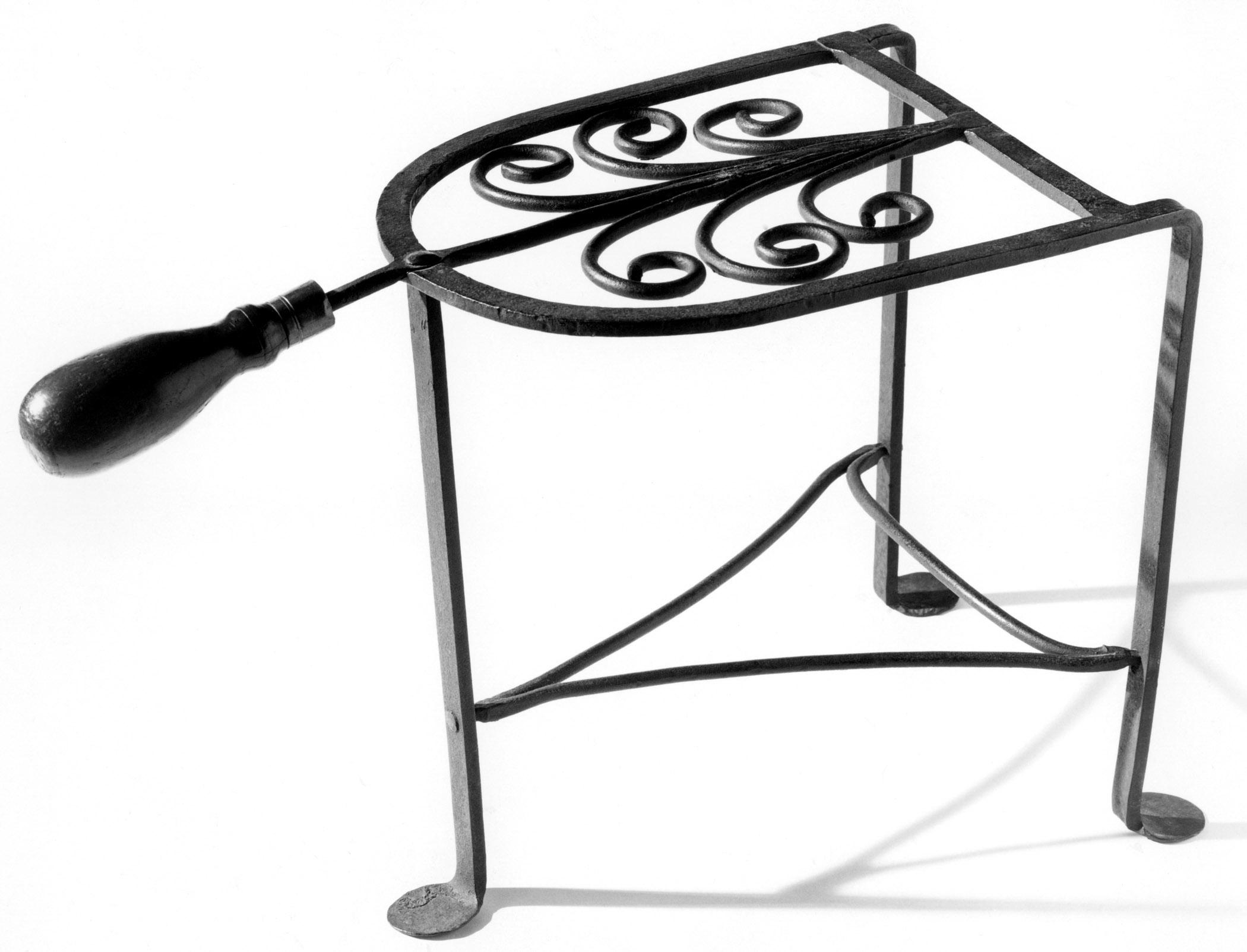 1966.1212 Trivet
