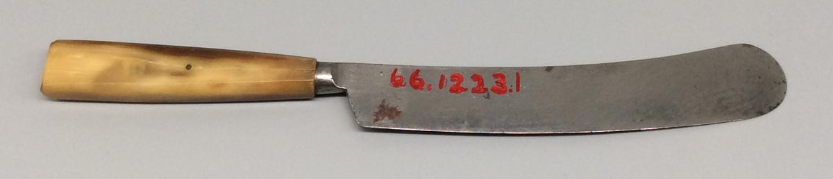1966.1223.001 Knife, view 2