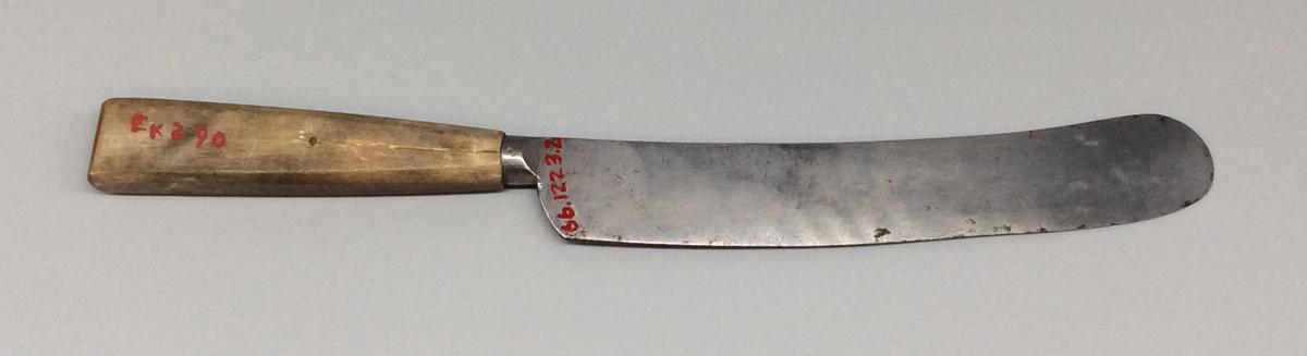 1966.1223.002 Knife, view 2