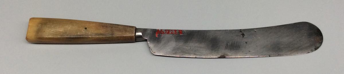 1966.1223.008 Knife, view 2