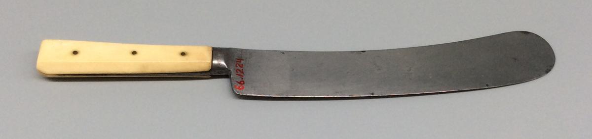 1966.1224  Knife, view 2