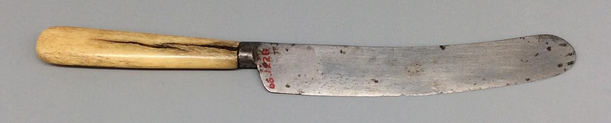 1966.1228 Knife, view 2