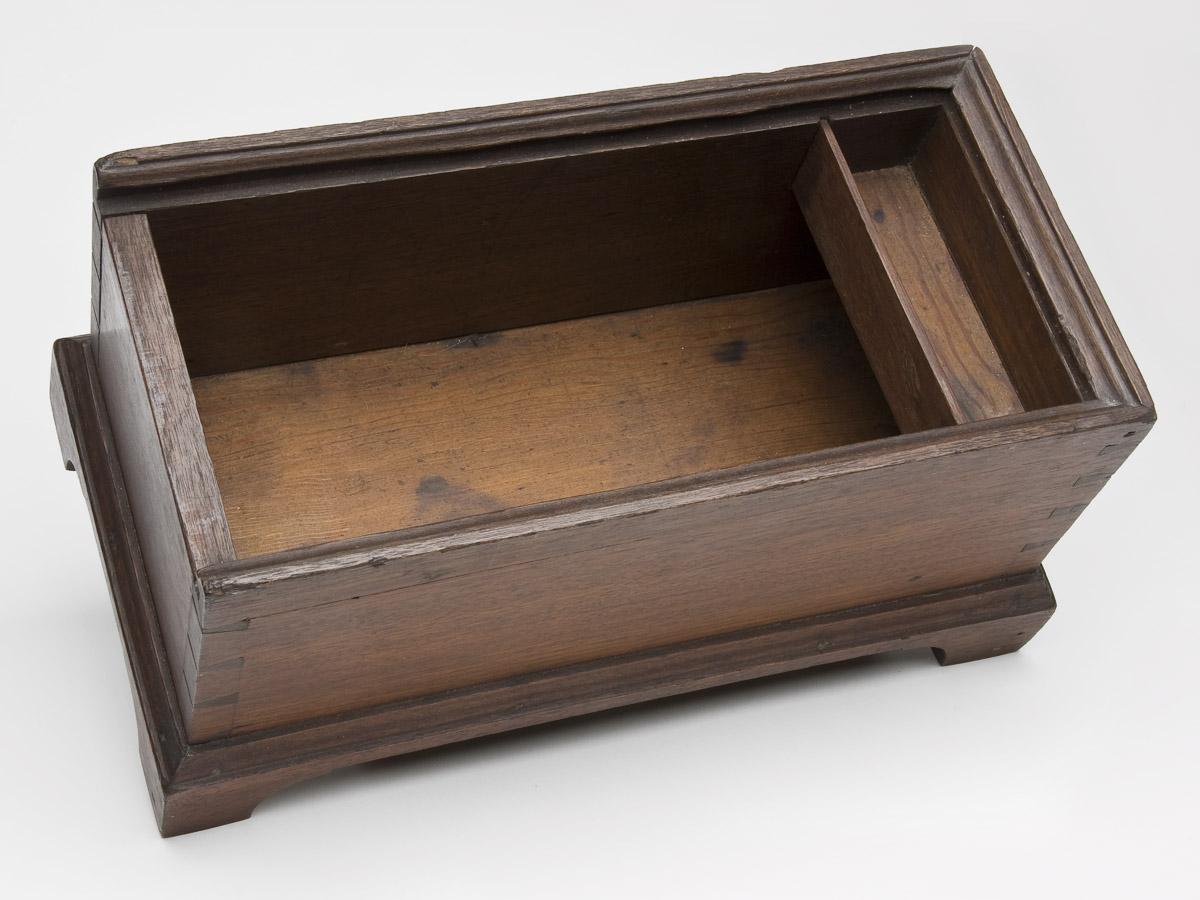 1966.1237 A, B Box (overall lid off)