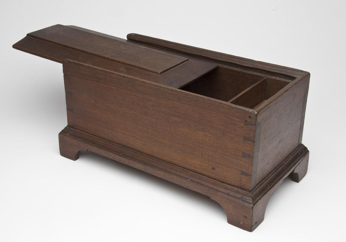 1966.1237 A, B Box (overall lid open)