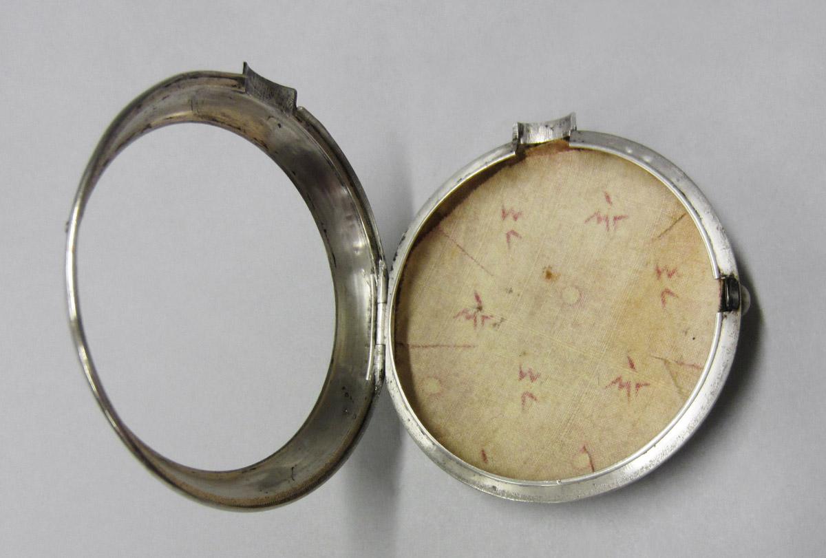 1966.1241 A Watch case, interior