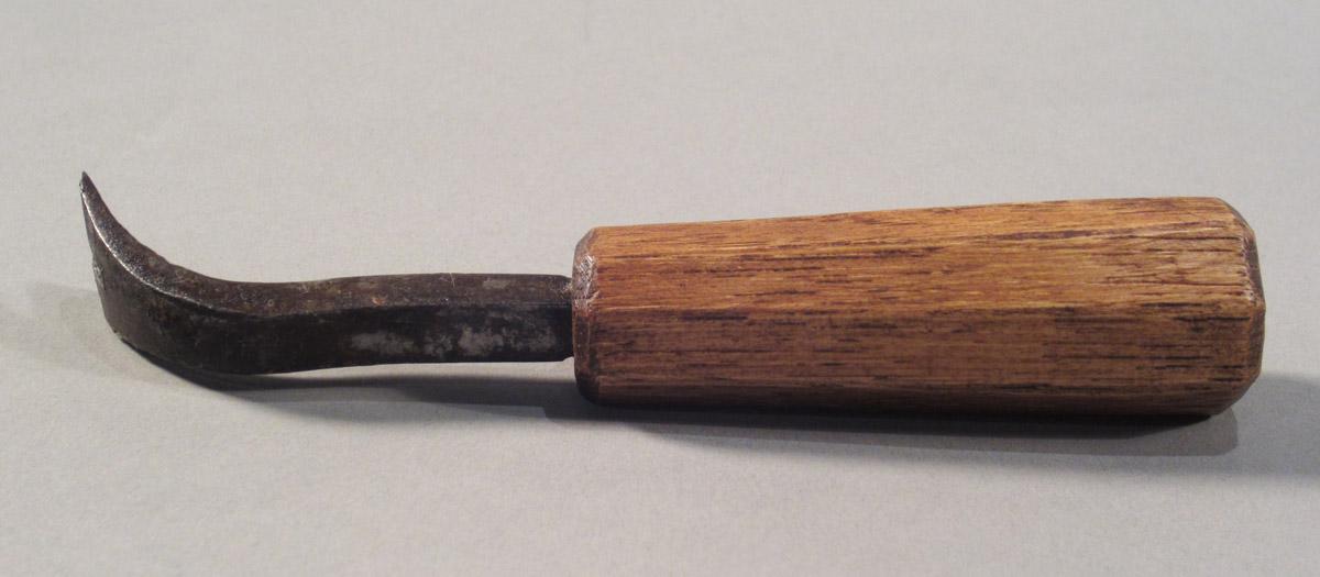 1957.0026.141 Nail claw, View 2