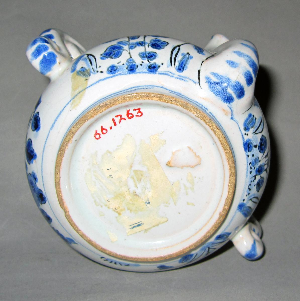 1966.1263 Delft posset pot underside