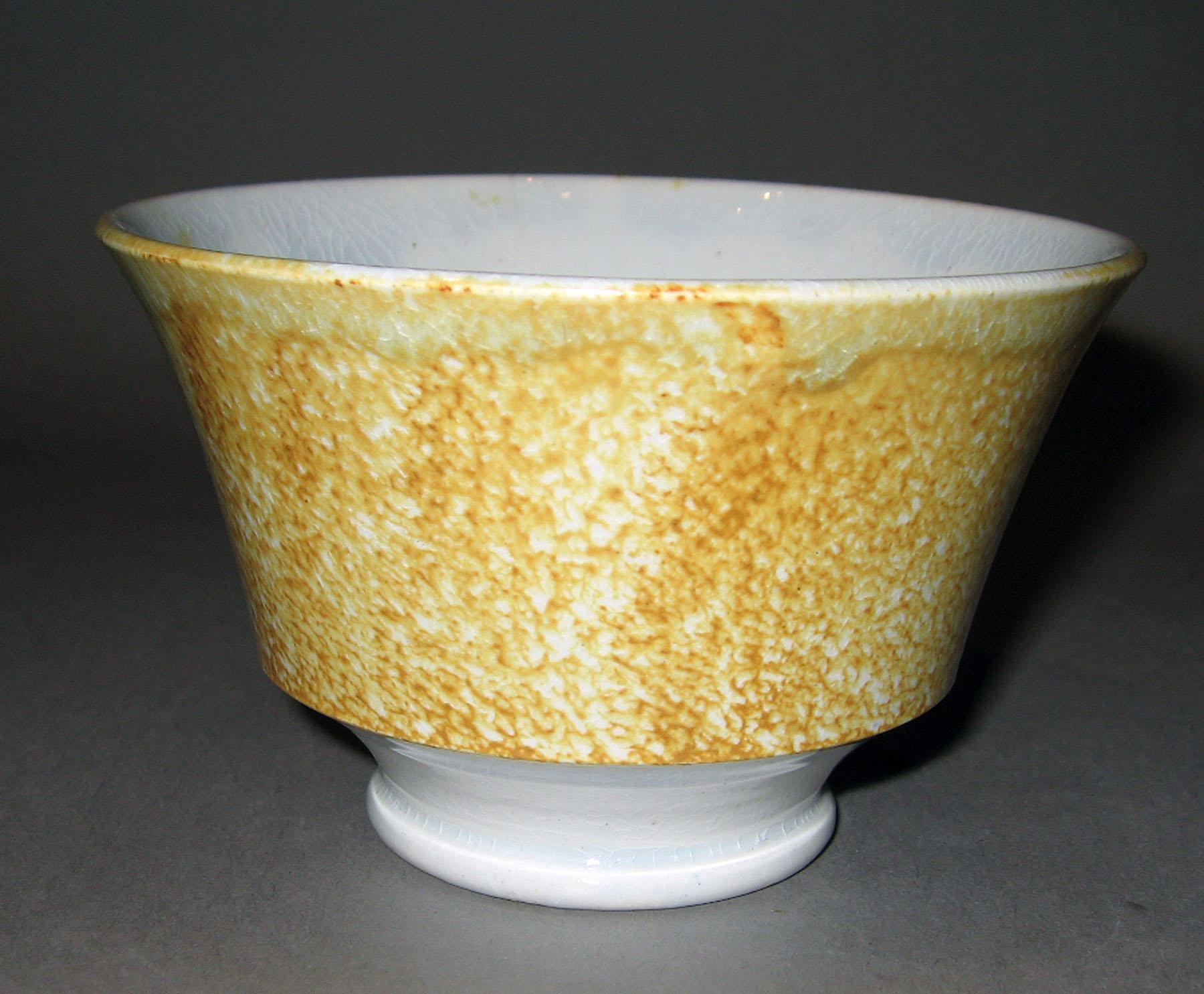 1966.1267.003 Spatterware teabowl