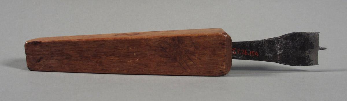 1957.0026.154 Button bit, side 1