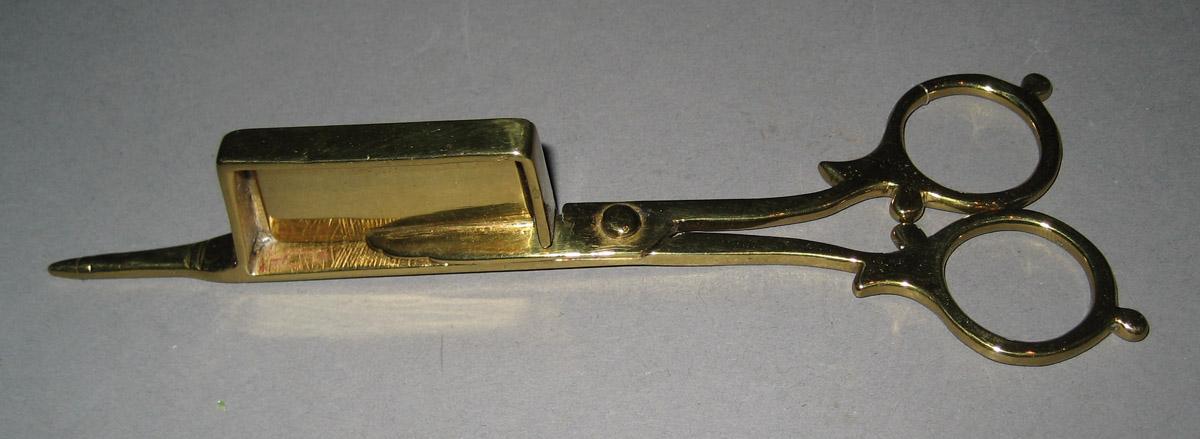 1966.1336 Snuffer