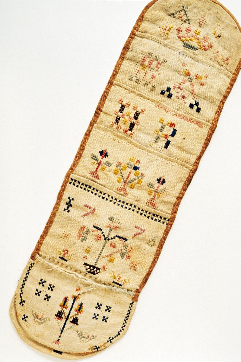 1966.1362 Sewing roll