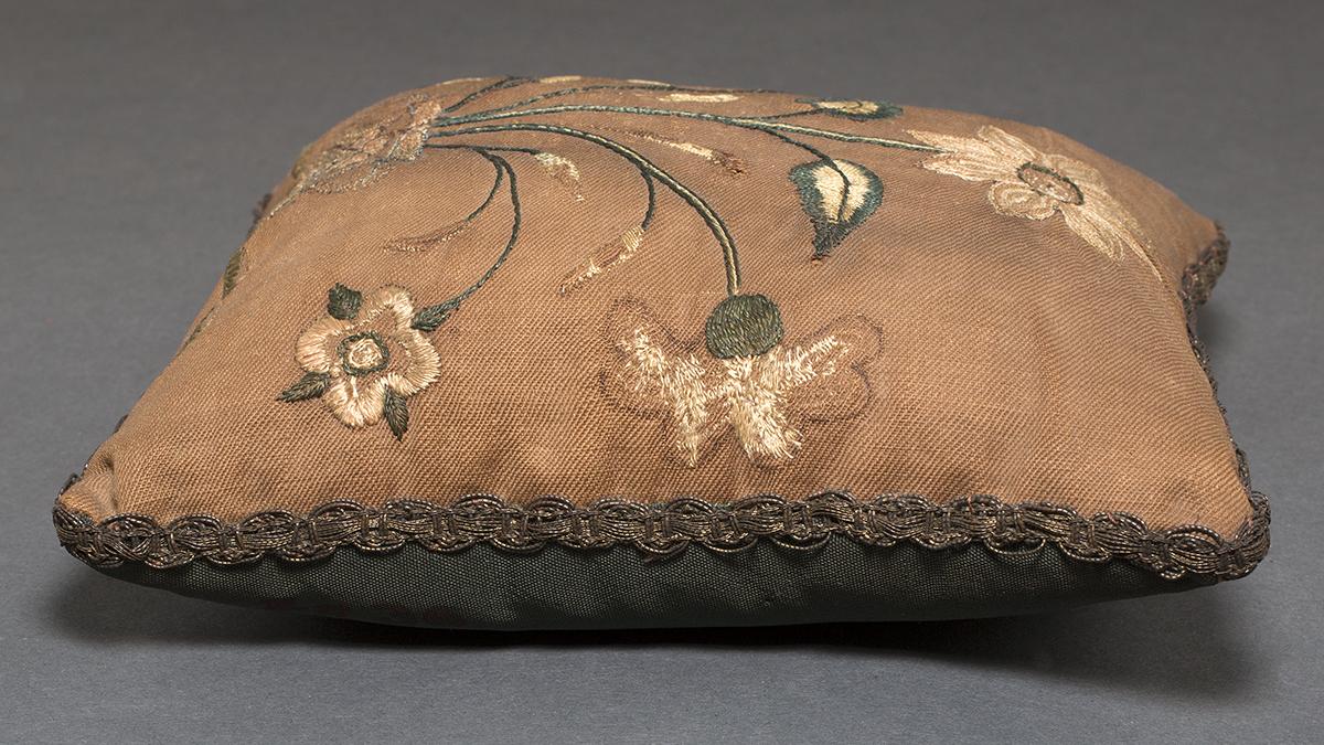 1966.1364 Pincushion, Side