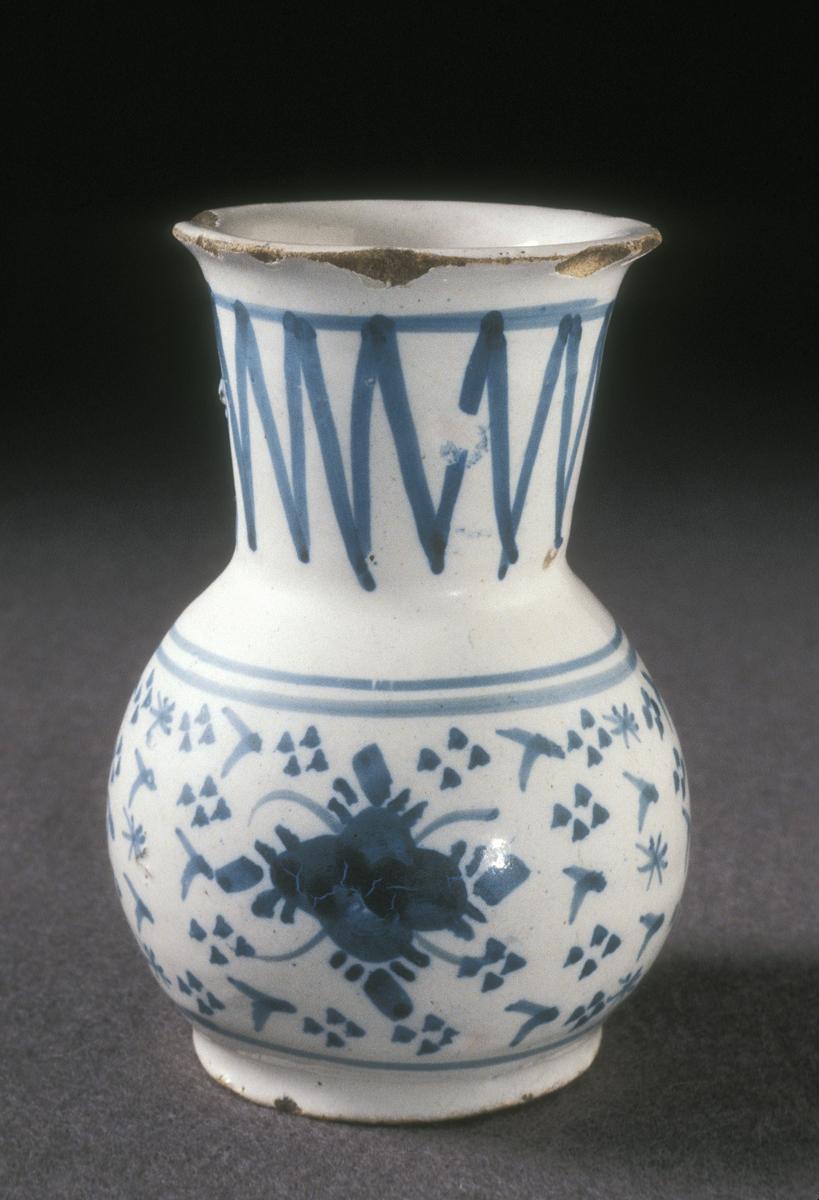 1966.1376.001 Earthenware vase