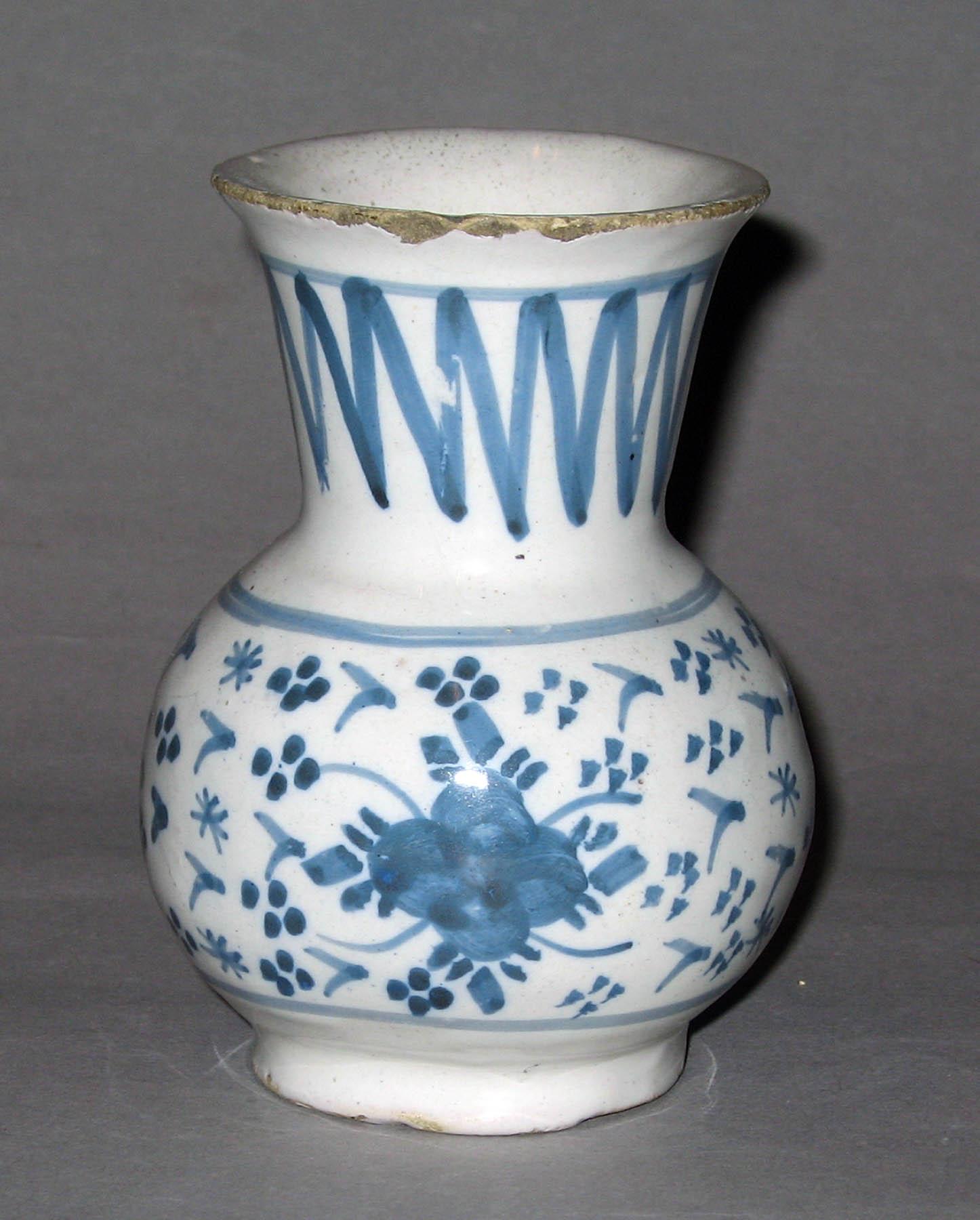 1966.1376.002 Earthenware vase