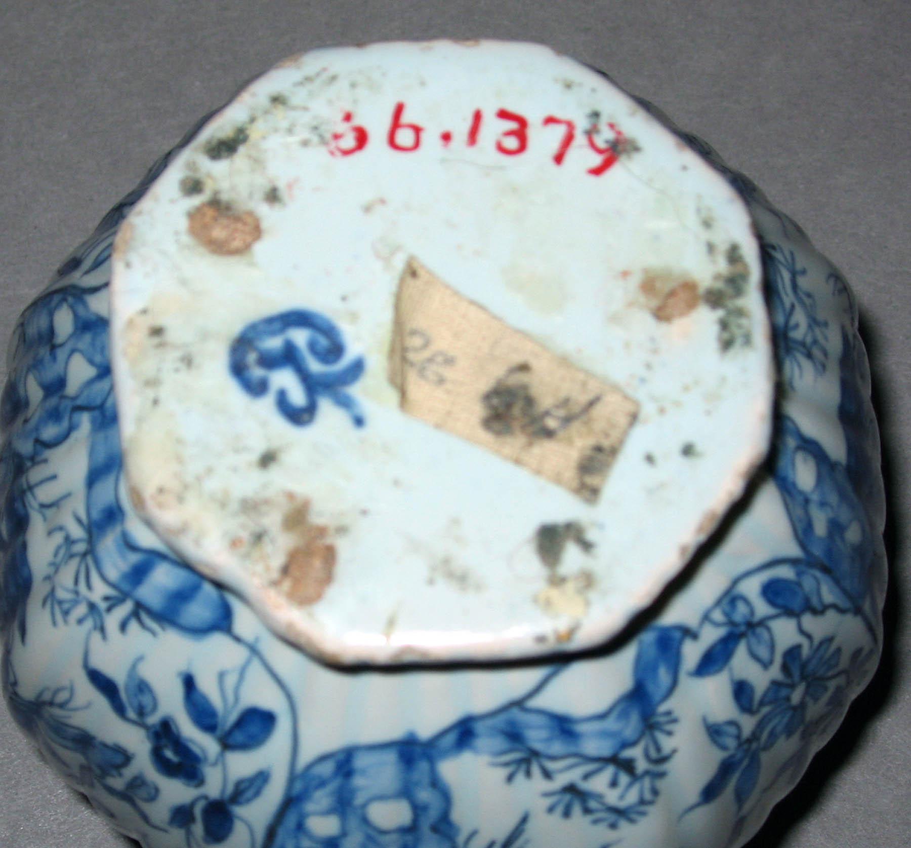 1966.1379 Tin-glazed earthenware vase (underside)