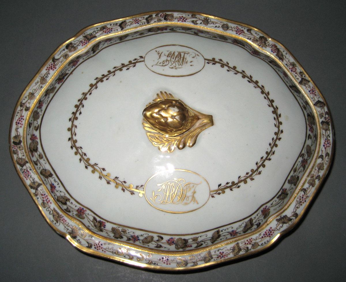 1966.1392 A, B Porcelain Covered Dish top view