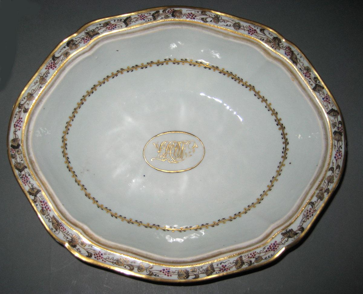 1966.1392 A, B Porcelain Covered Dish interior