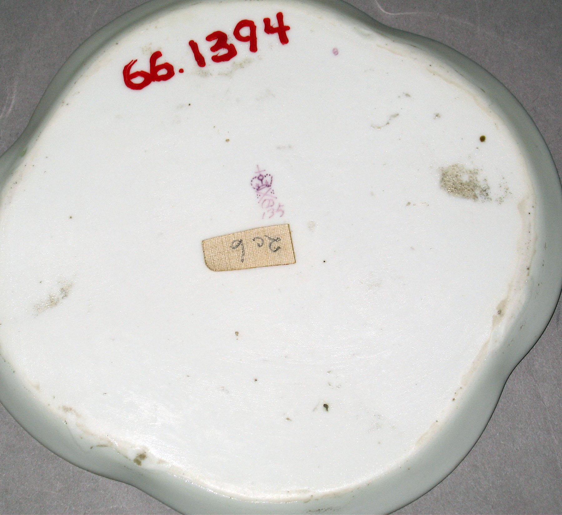 1966.1394 Derby soft-paste porcelain dish (mark)