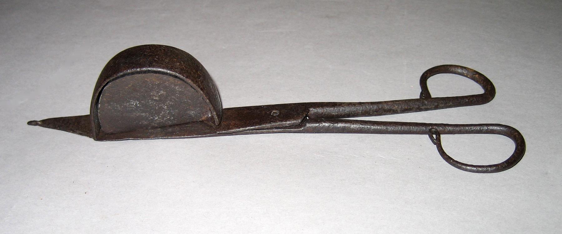 1966.1410 Snuffer